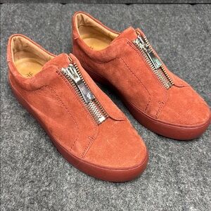 Freya Brown Sneakers with Minimalist Design and Rubber Sole